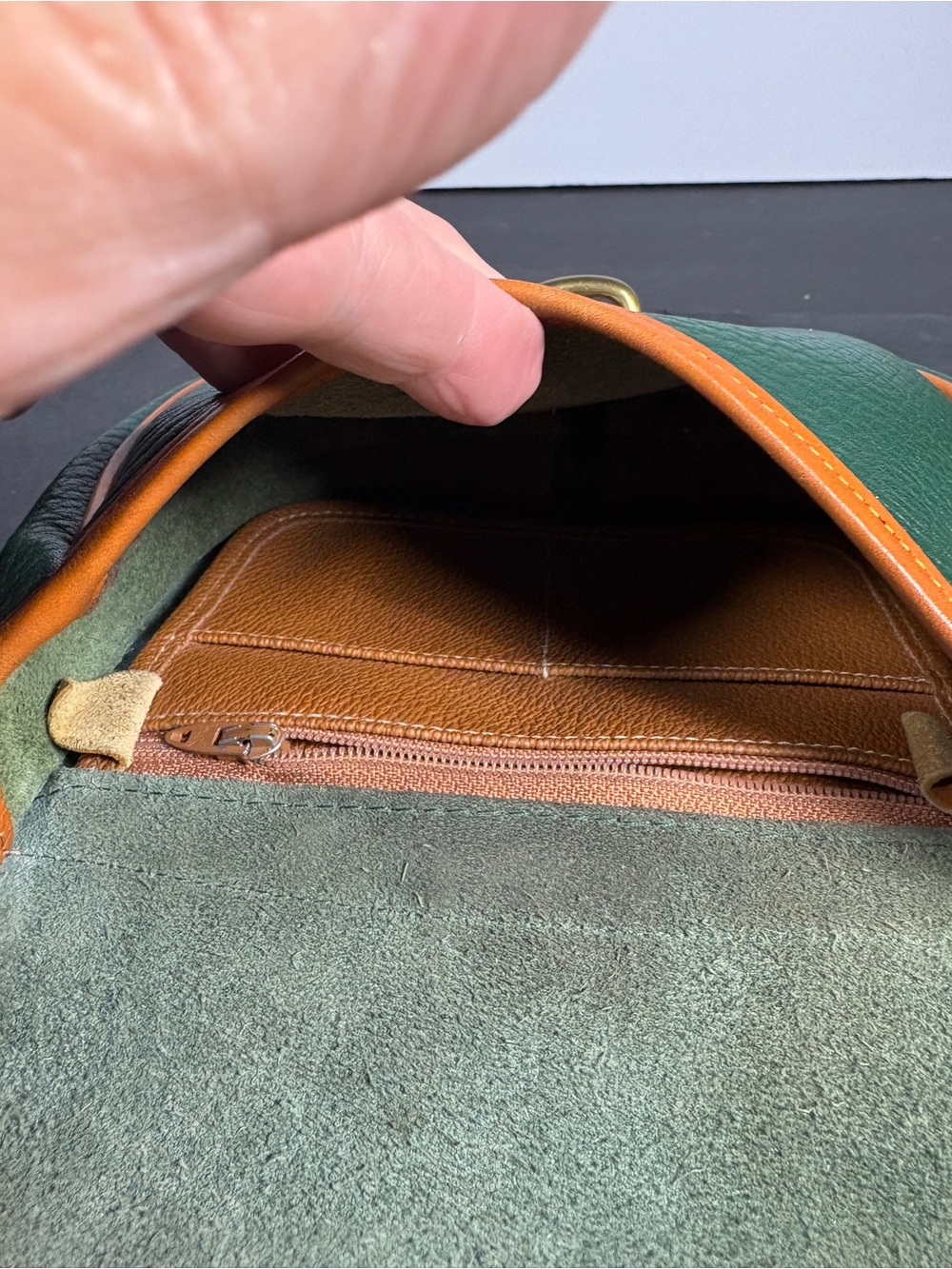 Dooney & Bourke AWL R51 Marble Bag Green Tan Leather Crossbody with Tan Trim - Picture 7 of 13